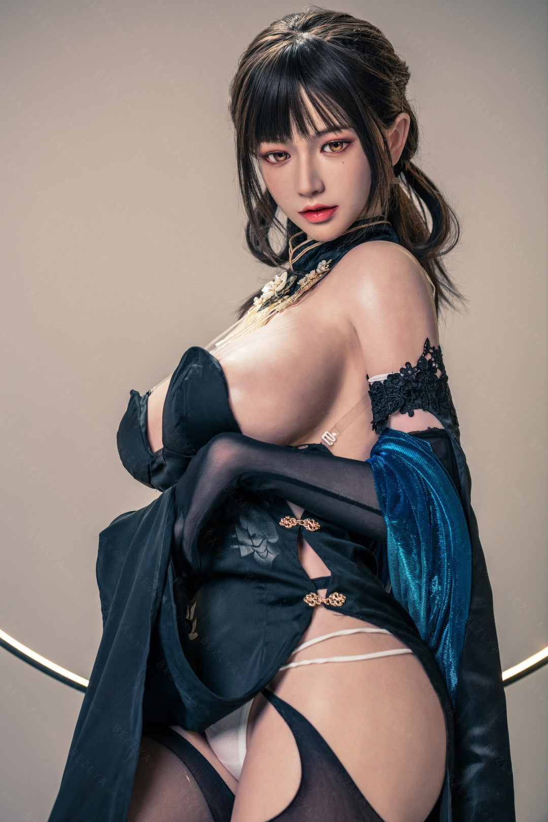 Lakimies seksinukke (Bezlya Doll 155 cm h-cup 2.1 silikoni)