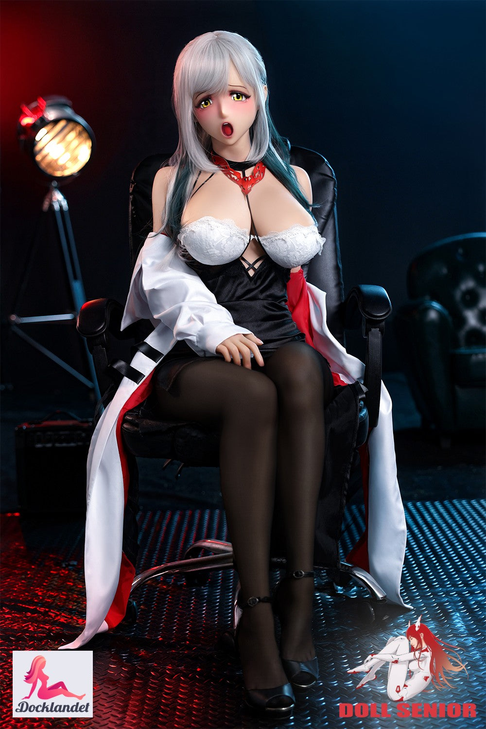 Rayvenado är en docka från märket Doll Senior med och en vacker, kurvig kropp på 161 cm. Denna docka är tillverkad helt i silikon och har medelstora gel-fyllda bröst (storlek F-kupa). Med sitt förvånade ansikts-uttryck och sitt långa hår i grått och grönt utstrålar hon en unik och distinkt stil. Doll Senior erbjuder flera anime-dockor med fantastiska kropps-proportioner, imponerande detaljer och många olika huvuden.