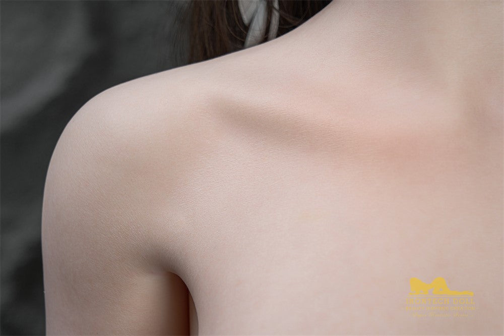 Yhdeksän seksinukke (Irontech Doll 158cm E-cup T3-2 silikoni)