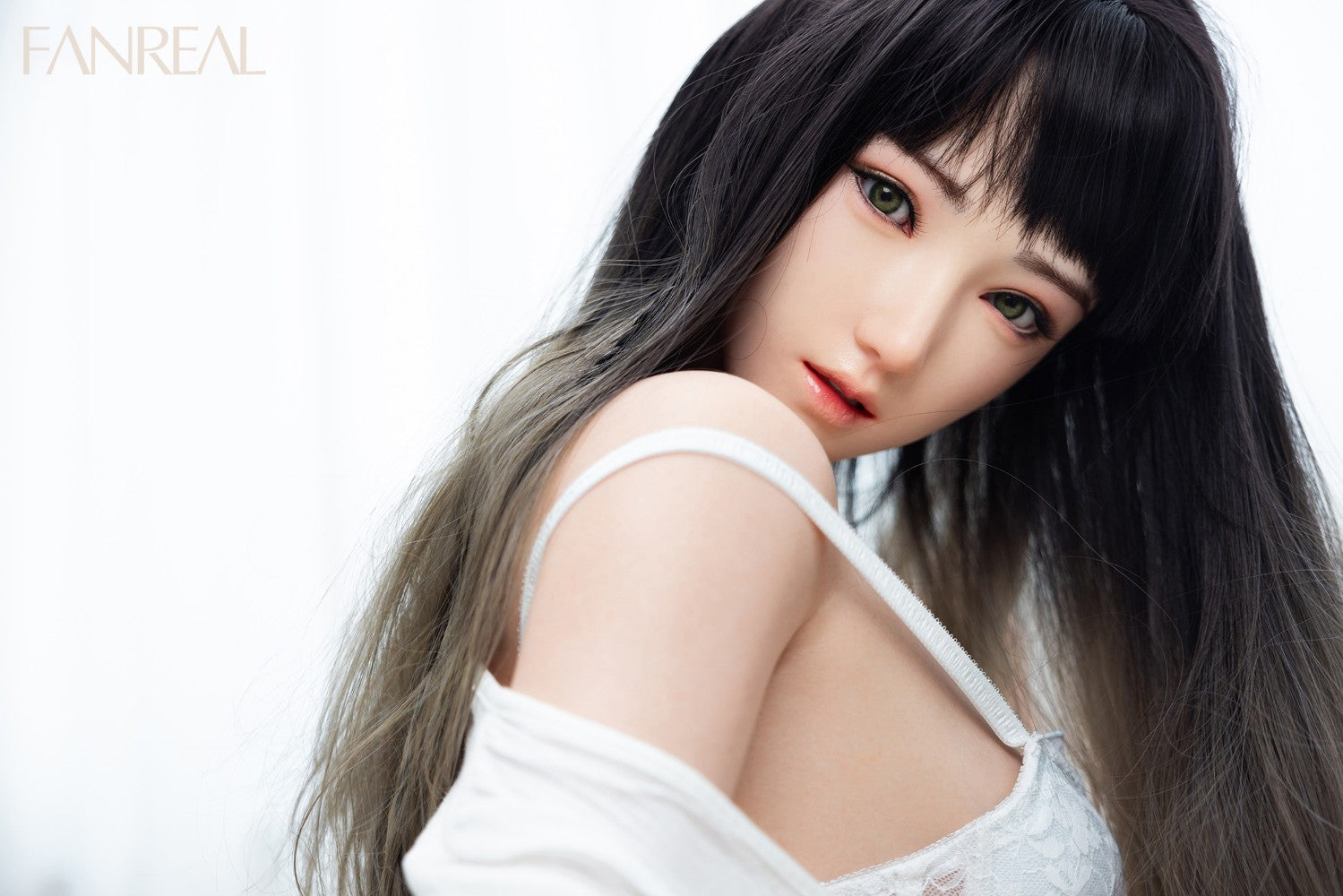 Jia seksinukke (FanReal Doll 158 cm B-cup silikoni)