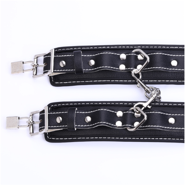 BDSM Sarja - Käsiraudat, piiska, talutushihna, gag-pallo, silmänaamari (9-osainen setti)