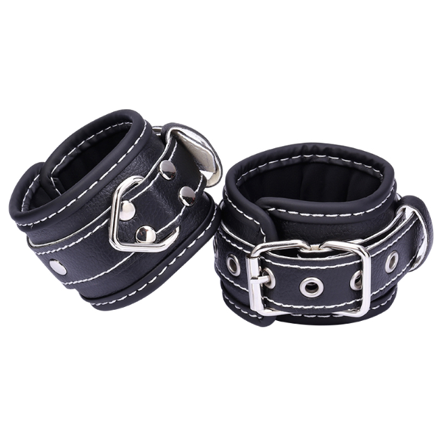 BDSM Sarja - Käsiraudat, piiska, talutushihna, gag-pallo, silmänaamari (9-osainen setti)