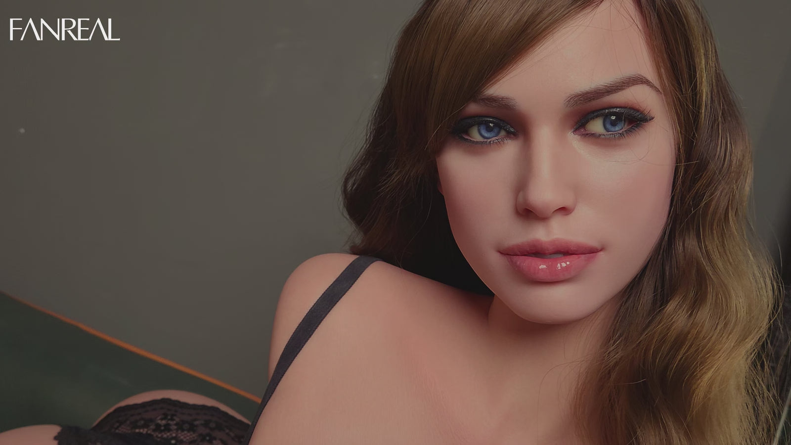 Della Vartalo seksinukke (FanReal Doll 111cm F-cup RST silikoni)