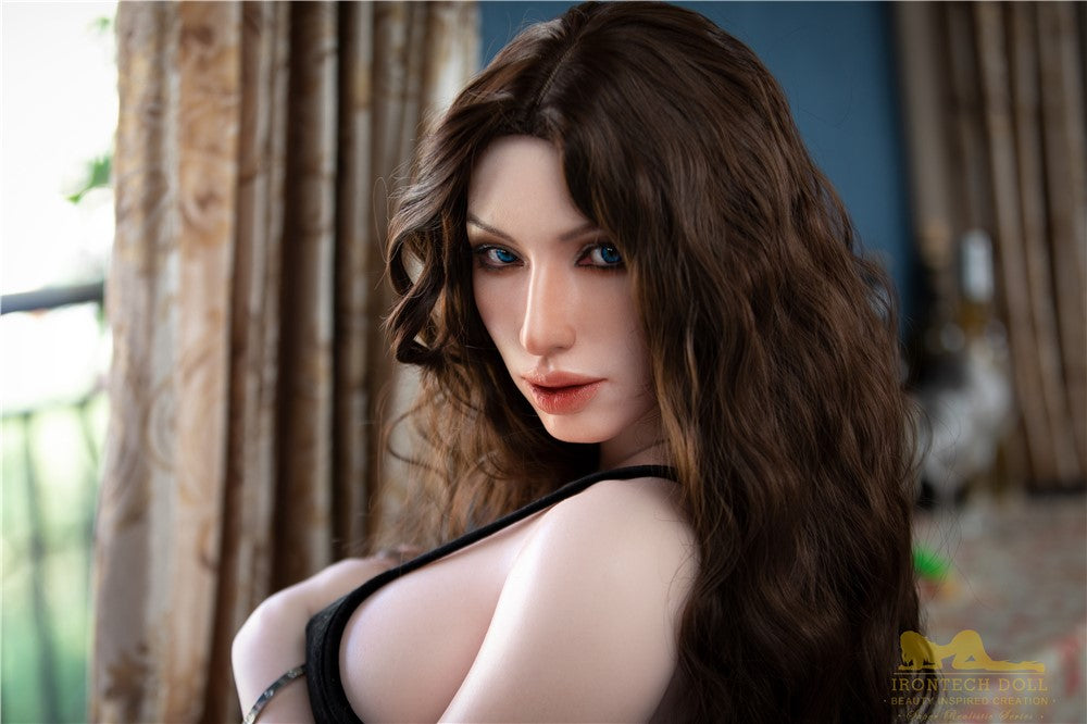 Esmeralda Sex doll (Irontech Doll 166cm c-cup S28 silicone)